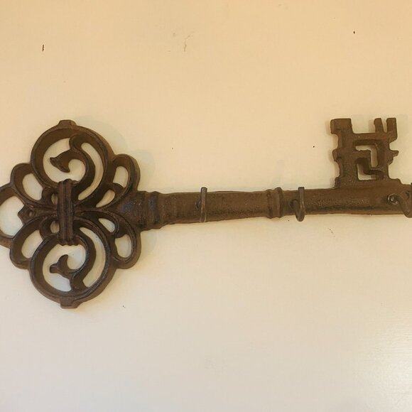 Cast Iron Rust Coloured Key shape Key holder - Picture 9 of 9